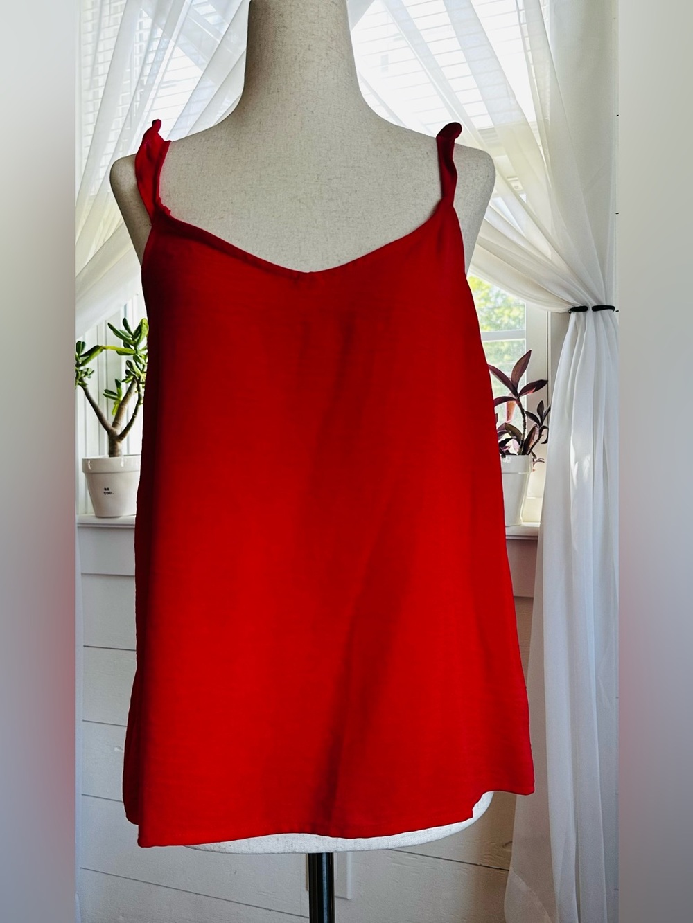Gilli Valerie Red Relaxed Cami Top, v-neckline, flowy, relaxed fit. 
Size S